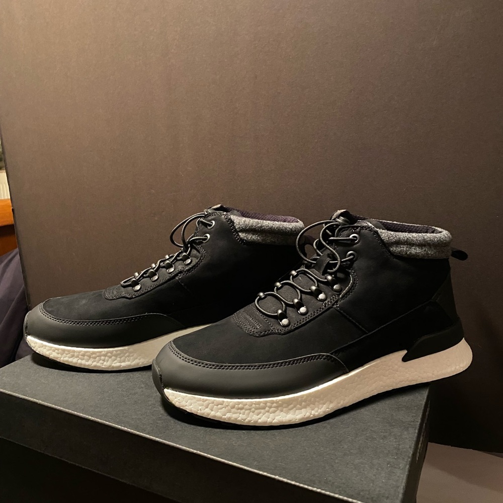 Kenneth Cole Life Lite Hiker